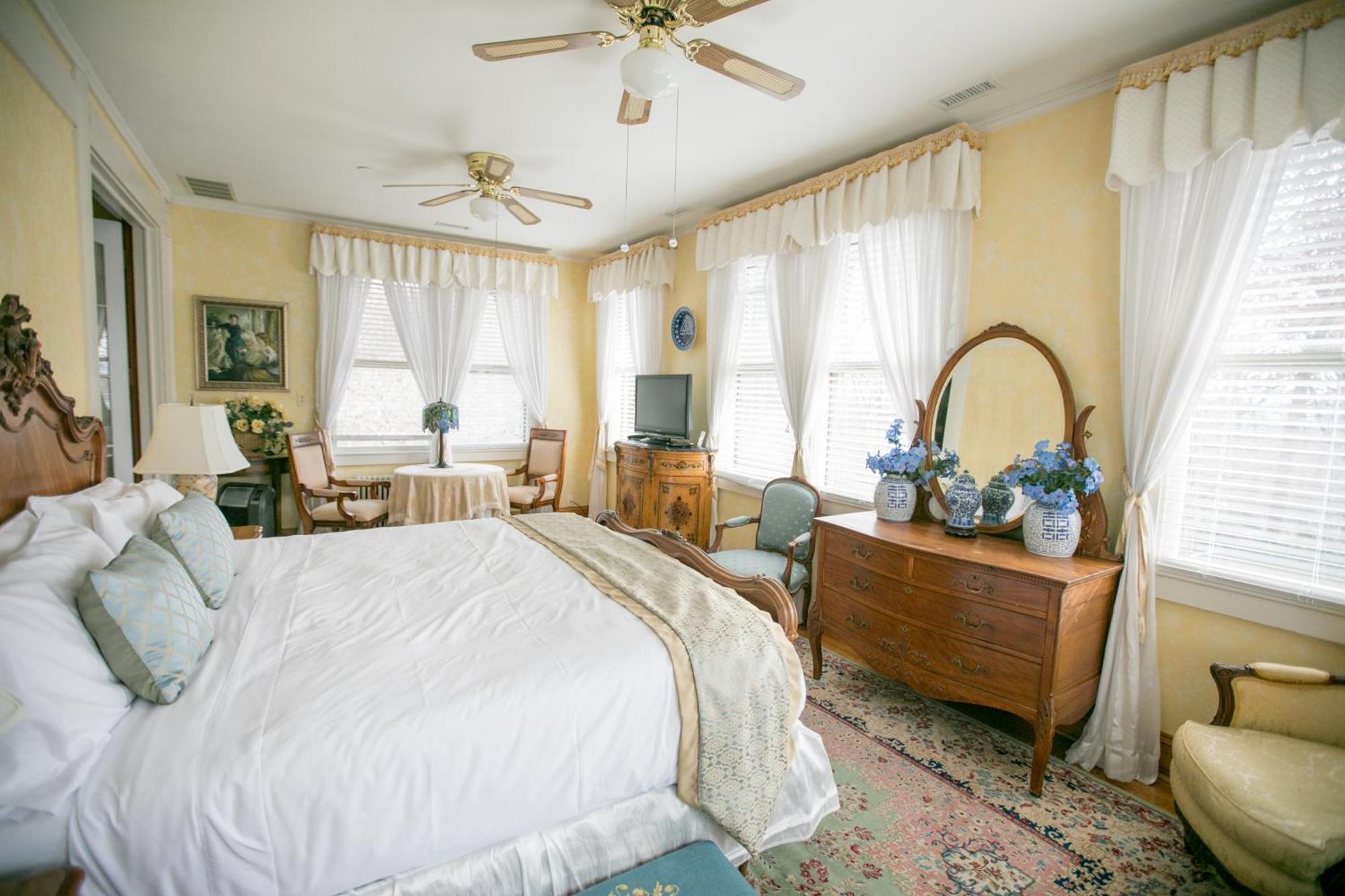 Gramercy Mansion Bed & Breakfast Stevenson Room photo